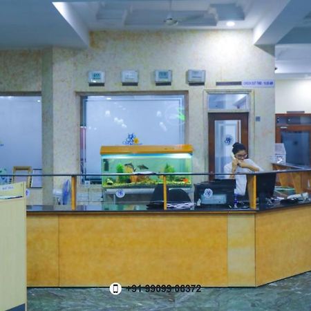 Infocity Club And Resort Gandhinagar Buitenkant foto